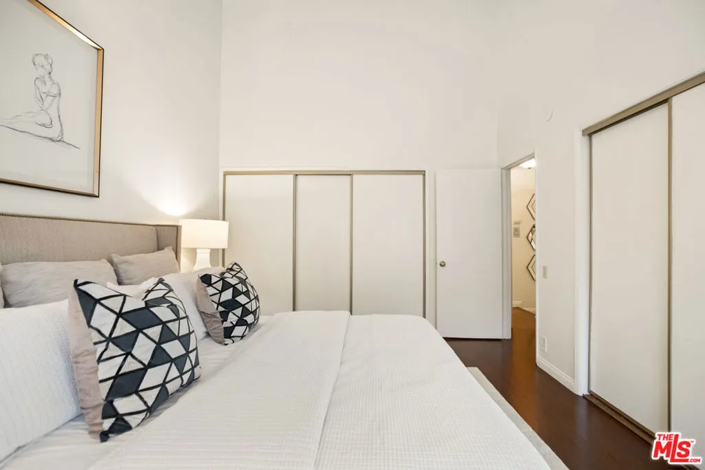 7422 Hazeltine Avenue 7, Van Nuys, California 91405 home-pic-21